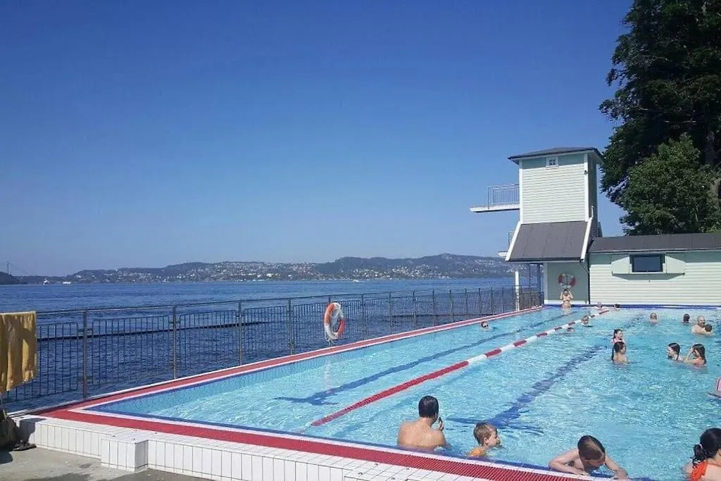 Central 1 Bedroom Apartment With A View Берген