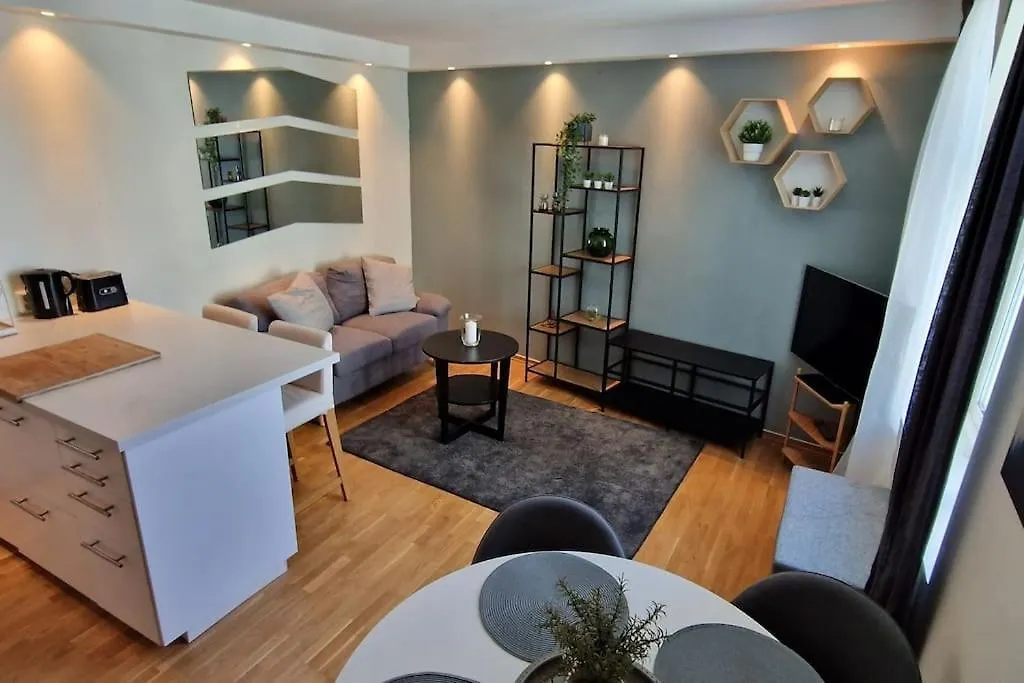 Central 1 Bedroom Apartment With A View Берген